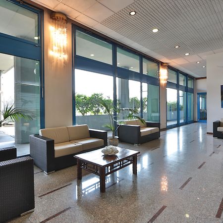 อันอะเวย์ โฮเต็ล แอนด์ เรสซิเดนซ์ ควาร์ก ดูเอ มิลาโน Aparthotel มิลาน ภายนอก รูปภาพ