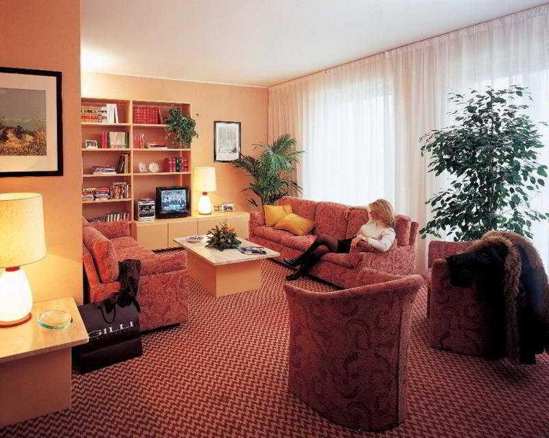 อันอะเวย์ โฮเต็ล แอนด์ เรสซิเดนซ์ ควาร์ก ดูเอ มิลาโน Aparthotel มิลาน ภายนอก รูปภาพ