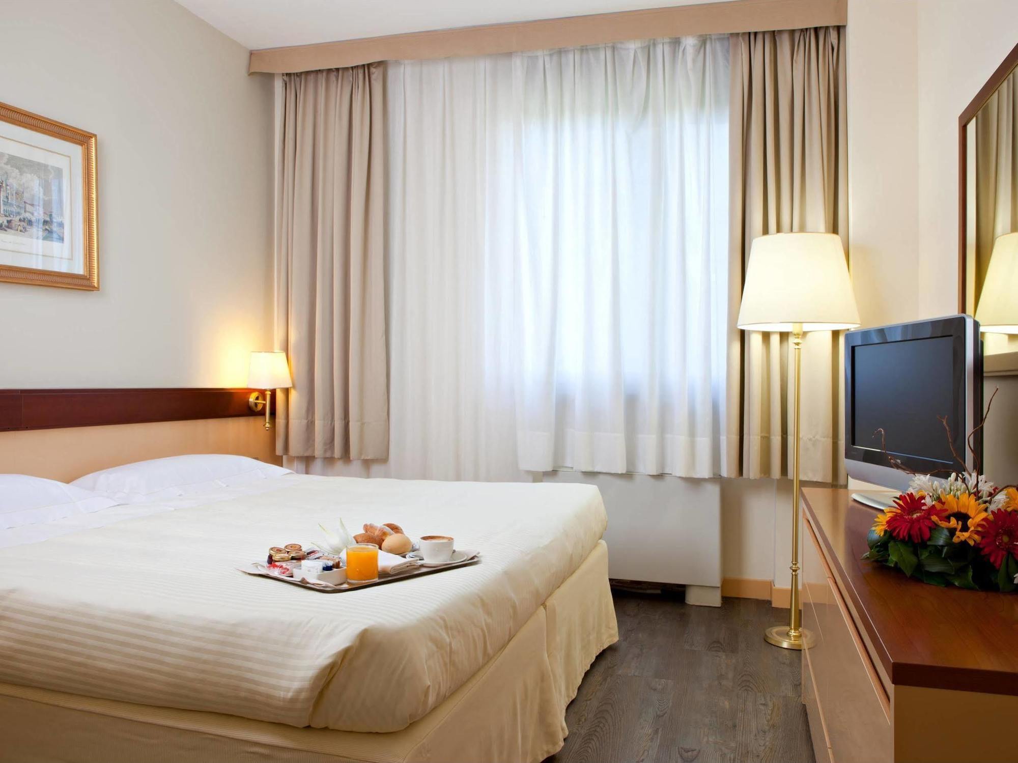 อันอะเวย์ โฮเต็ล แอนด์ เรสซิเดนซ์ ควาร์ก ดูเอ มิลาโน Aparthotel มิลาน ภายนอก รูปภาพ