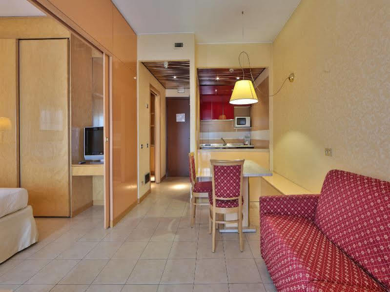 อันอะเวย์ โฮเต็ล แอนด์ เรสซิเดนซ์ ควาร์ก ดูเอ มิลาโน Aparthotel มิลาน ภายนอก รูปภาพ
