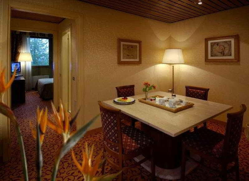 อันอะเวย์ โฮเต็ล แอนด์ เรสซิเดนซ์ ควาร์ก ดูเอ มิลาโน Aparthotel มิลาน ภายนอก รูปภาพ